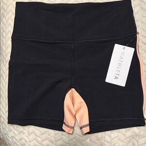 Athleta Elation Ultra High Rise Tipped 5" Shortie Black 
Size Medium
